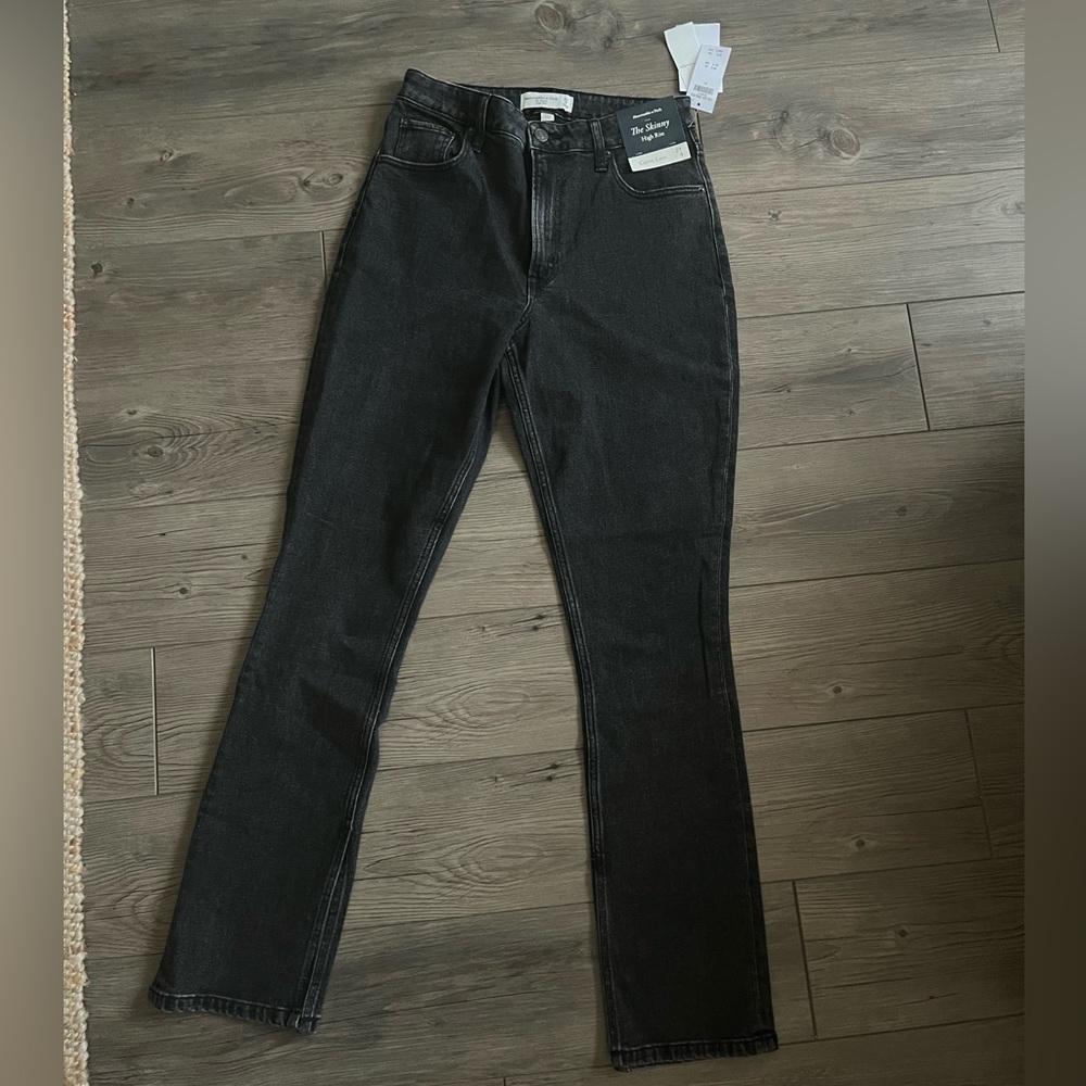 NWT Abercrombie the skinny high rise curve love size 27 / 4
